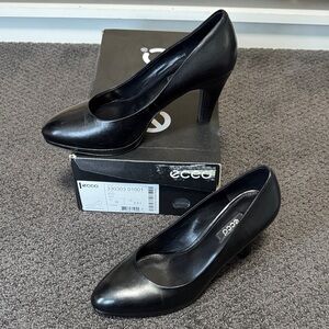 Ecco Women's Classic Black Heels EU 39 women’s 8-8.5 BNIB
